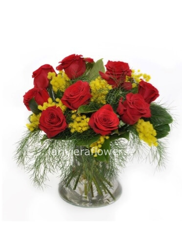 Bouquet di rose rosse fiori misti  e mimosa